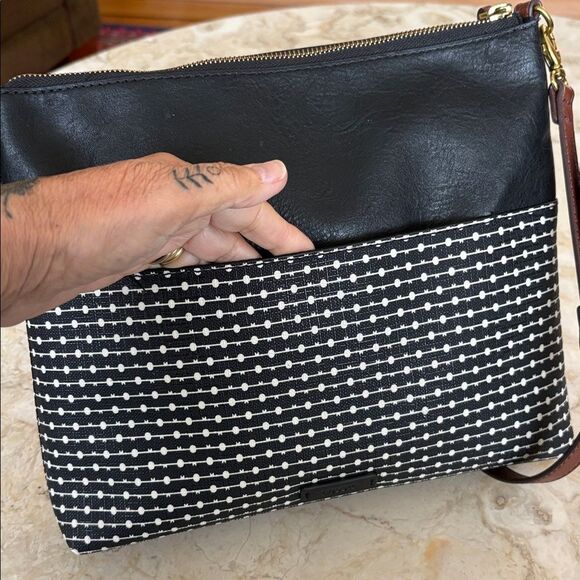 Fossil Fiona Vegan Leather Printed Large Crossbody Bag - Black/White - Picture 10 of 16
